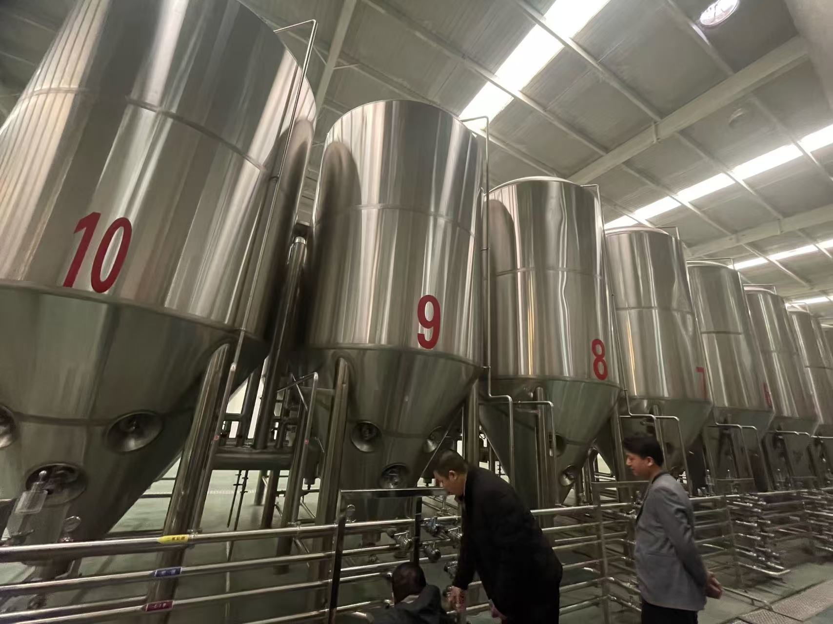 零陵精酿啤酒设备厂—平面布置、设备设计、制造、调试、培训等一条龙服务